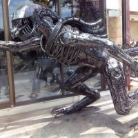 Sculpture alien